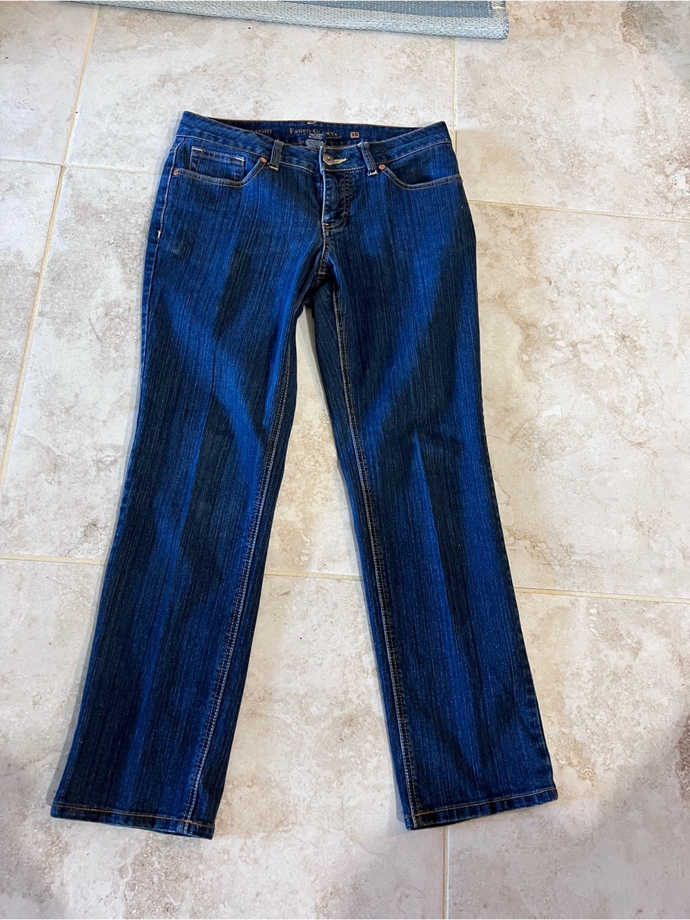 FADED GLORY BLUE JEANS, 28 INCH INSEAM
37 1/2 INCHES TOP TO BOTTOM
16 WASTE